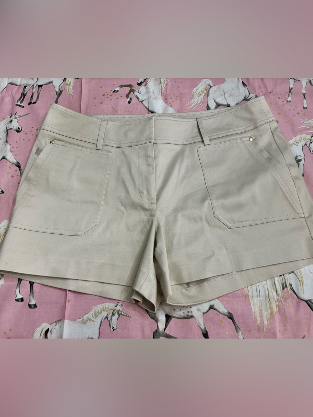 Cache Shorts, 12
